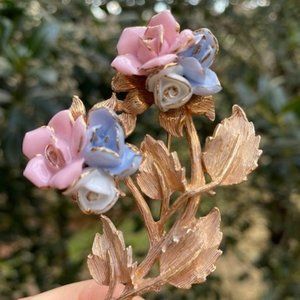 ❤️❤️ VTG Porcelain Gold Tone Stemmed Rose Flower BROOCH